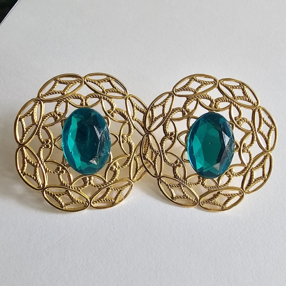 Vintage earrings large big green gem gold tone filigree pierced posts - Picture 2 of 13